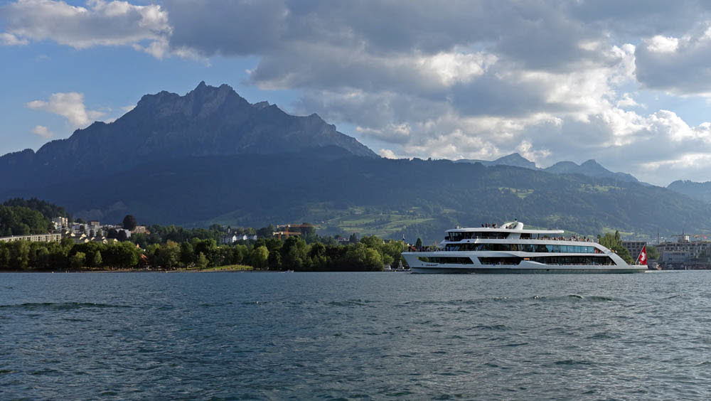 0190 25-06-2017 Luzernerbecken, MS Diamant