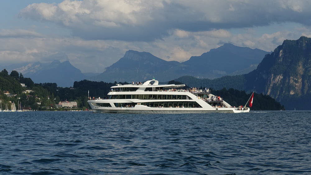 0192 25-06-2017 Luzernerbecken, MS Diamant