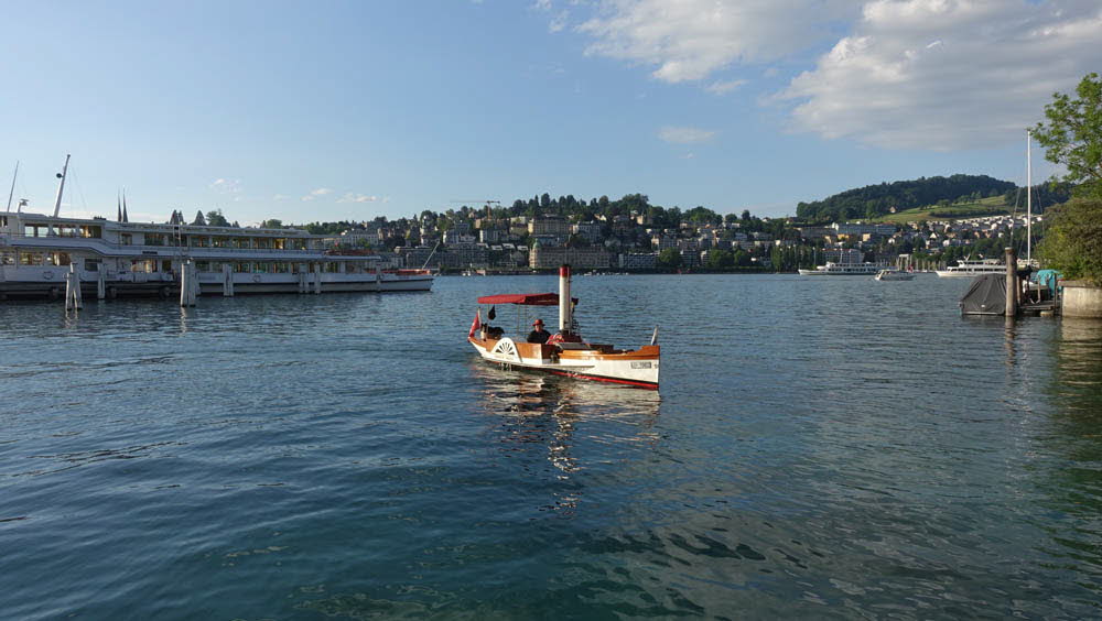 0209 25-06-2017 Luzern, Liberty Belle auswassern beim Motorboothafen