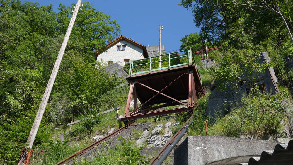 0550 21-07-2015 Walenstadt, ehem Steinbruch Lochezen, Schrägaufzug Mittelstation bei Förderband