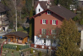 Wohnhaus mit Gartenhaus